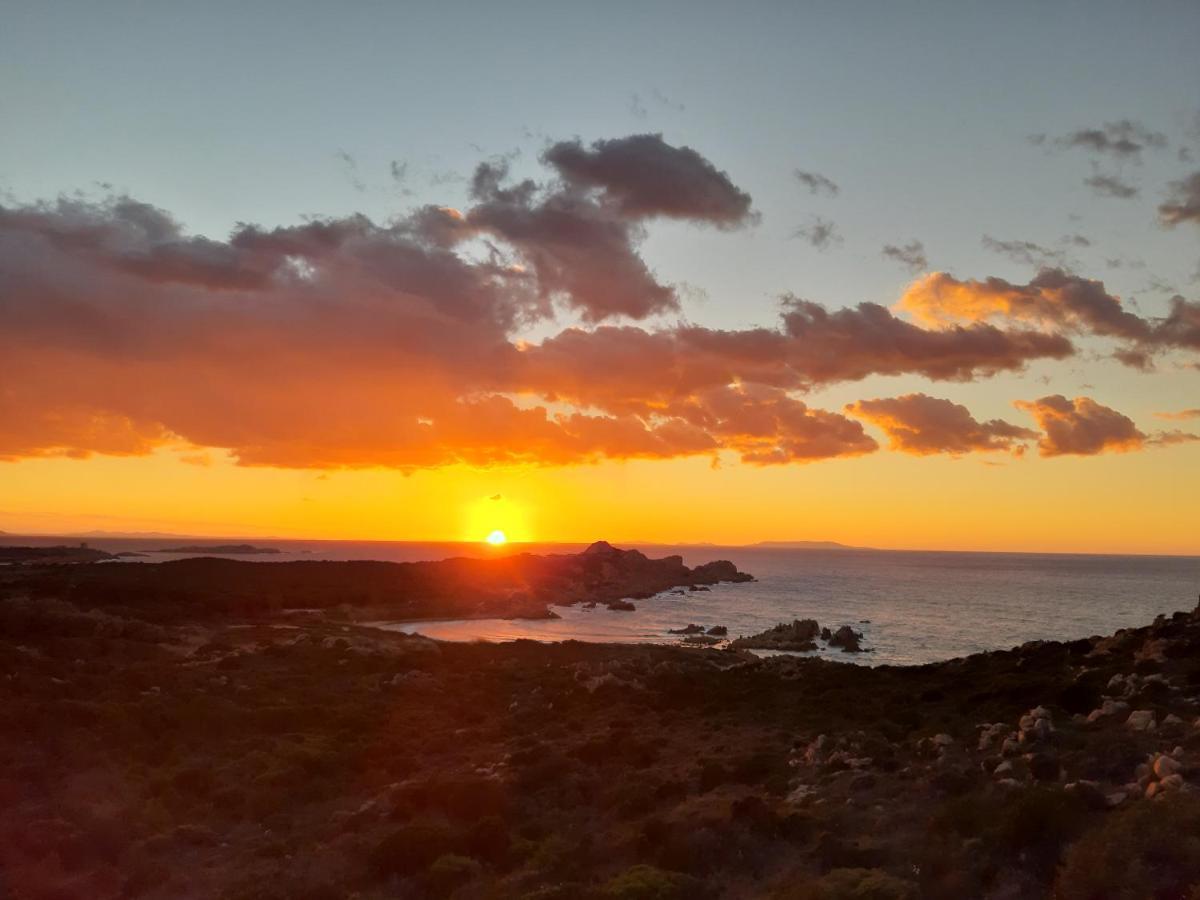 Un Angolo Di Paradiso A Pochi Passi Dal Mare Nel Villaggio Calarossa Isola Rossa Kültér fotó